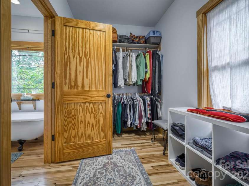 381 Scenic Overlook Drive, Nebo, NC 28761.  MLS# CAR4294911, YatesRealty ID 3514. Walk-in Closet