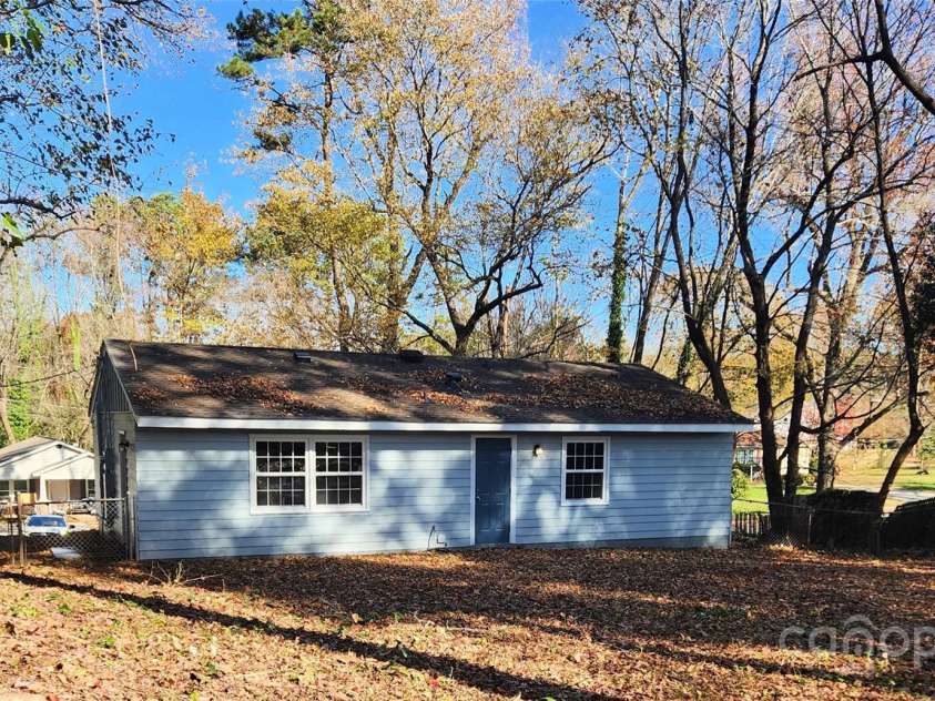 3935 Amerigo Street, Charlotte, NC 28208.  MLS# CAR4204838, YatesRealty ID 3514. Spacious Fenced Backyard