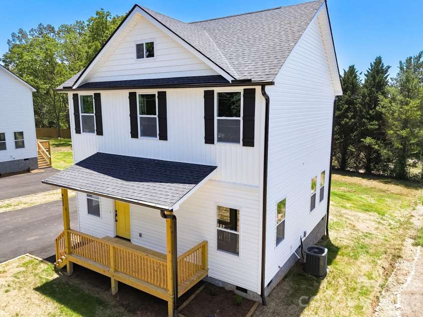 432 Hazel Mill Road, Asheville, NC 28806.  MLS# CAR4394066, YatesRealty ID 35140. 