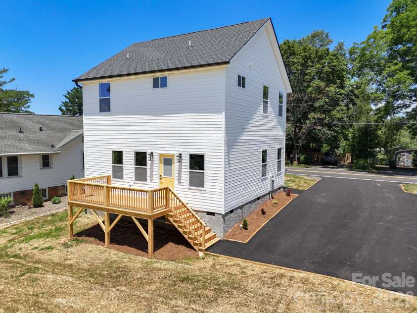 432 Hazel Mill Road, Asheville, NC 28806.  MLS# CAR4394066, YatesRealty ID 35140. 