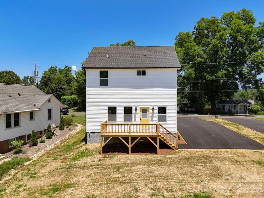 432 Hazel Mill Road, Asheville, NC 28806.  MLS# CAR4394066, YatesRealty ID 35140. 