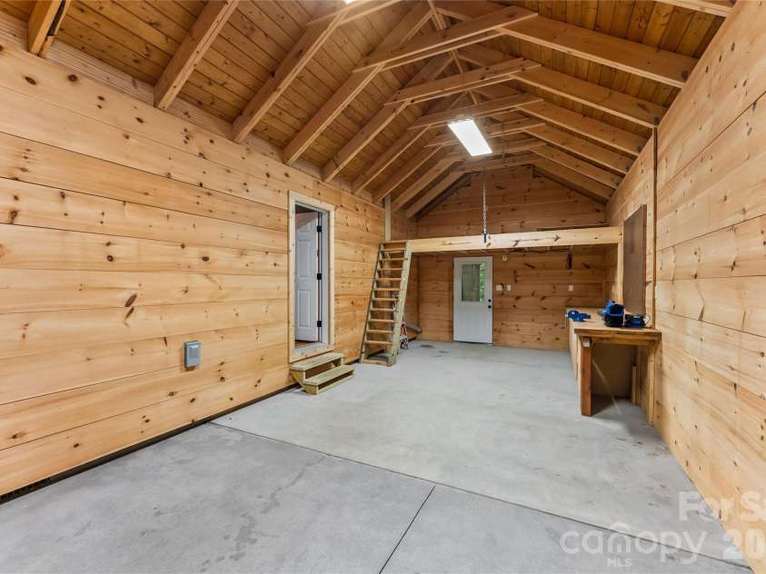 287 Dvdisdi Court, Brevard, NC 28712.  MLS# CAR4358240, YatesRealty ID 35141. Main Level Workshop or Single Car Garage