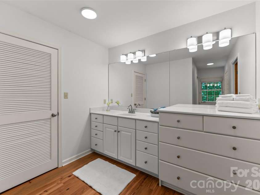 287 Dvdisdi Court, Brevard, NC 28712.  MLS# CAR4358240, YatesRealty ID 35141. Primary Full Bath