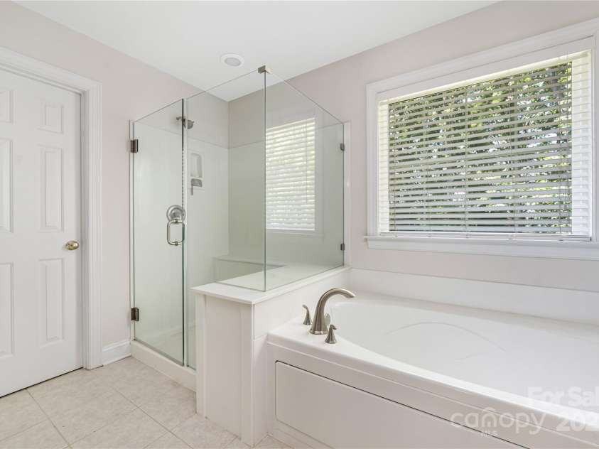9603 Devonshire Drive, Huntersville, NC 28078.  MLS# CAR4292851, YatesRealty ID 35141. Better view of shower and tub.