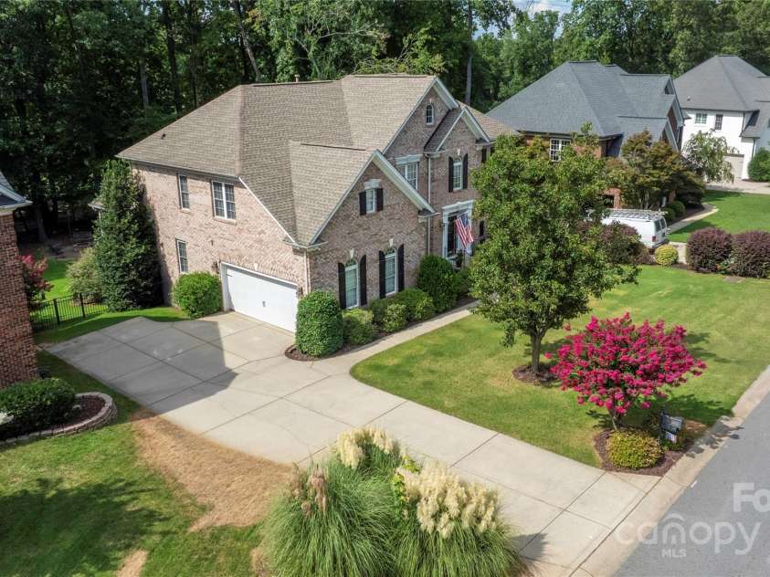9603 Devonshire Drive, Huntersville, NC 28078.  MLS# CAR4292851, YatesRealty ID 35141. Level and oversized driveway makes parking additional cars a breeze.
