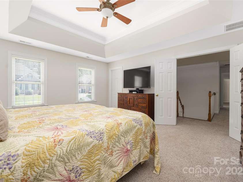 9603 Devonshire Drive, Huntersville, NC 28078.  MLS# CAR4292851, YatesRealty ID 35141. Primary suite with large walk in closet.  Tray ceiling and loads of natural light.