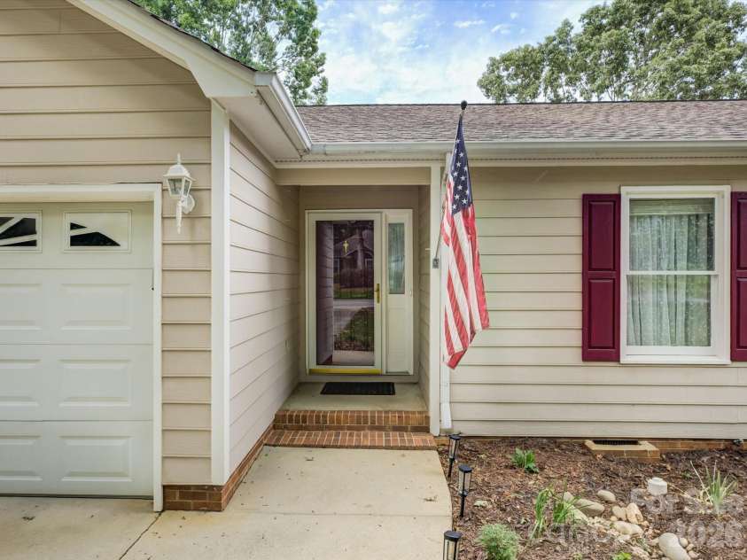 1278 Morrocroft Trail, Gastonia, NC 28054.  MLS# CAR4397819, YatesRealty ID 35142. Front porch entry