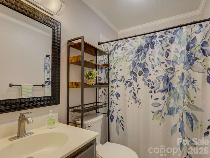 1278 Morrocroft Trail, Gastonia, NC 28054.  MLS# CAR4397819, YatesRealty ID 35142. Hall bath