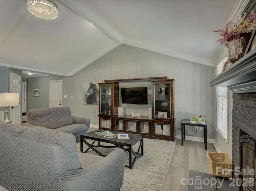1278 Morrocroft Trail, Gastonia, NC 28054.  MLS# CAR4397819, YatesRealty ID 35142. Vaulted ceiling
