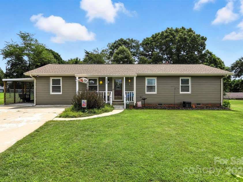 952 30th Street, Conover, NC 28613.  MLS# CAR4283156, YatesRealty ID 35142. 