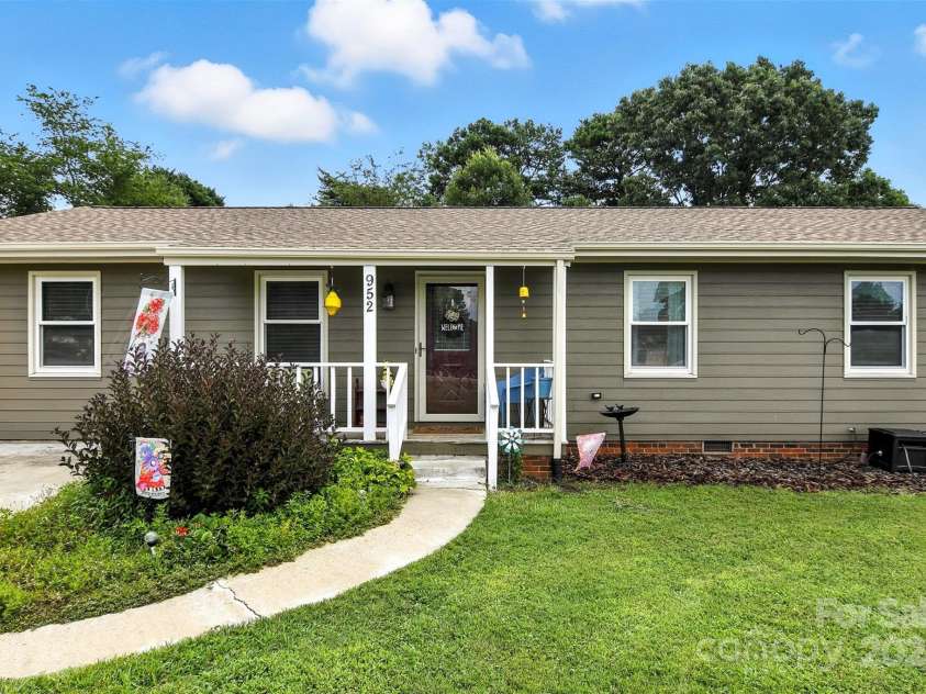 952 30th Street, Conover, NC 28613.  MLS# CAR4283156, YatesRealty ID 35142. 