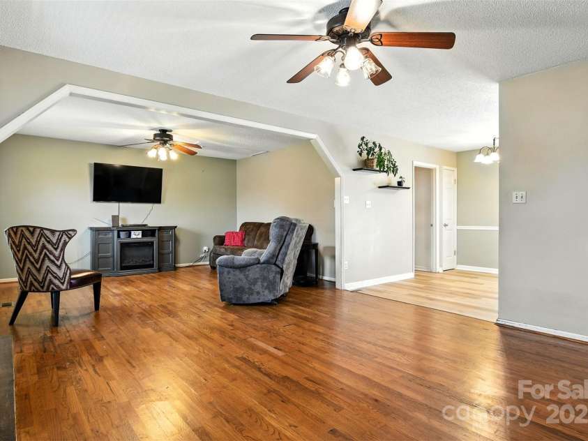 952 30th Street, Conover, NC 28613.  MLS# CAR4283156, YatesRealty ID 35142. 