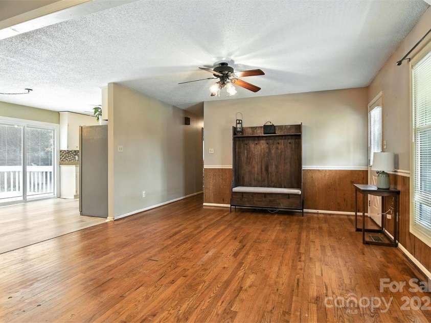 952 30th Street, Conover, NC 28613.  MLS# CAR4283156, YatesRealty ID 35142. 