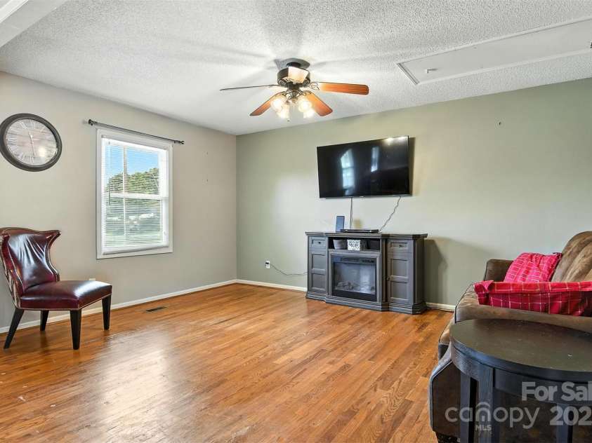 952 30th Street, Conover, NC 28613.  MLS# CAR4283156, YatesRealty ID 35142. 