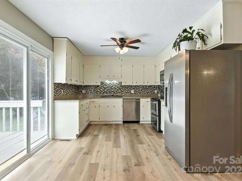 952 30th Street, Conover, NC 28613.  MLS# CAR4283156, YatesRealty ID 35142. 