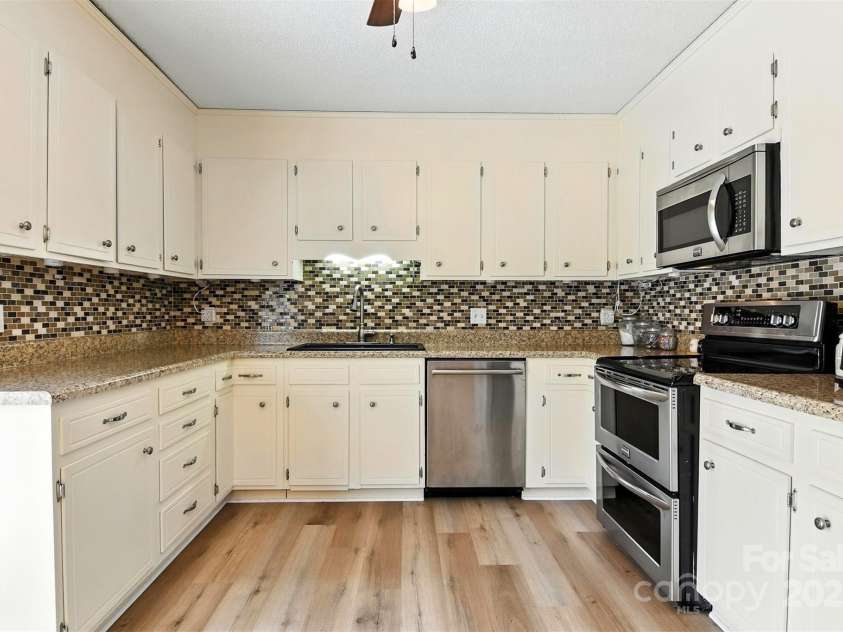 952 30th Street, Conover, NC 28613.  MLS# CAR4283156, YatesRealty ID 35142. 