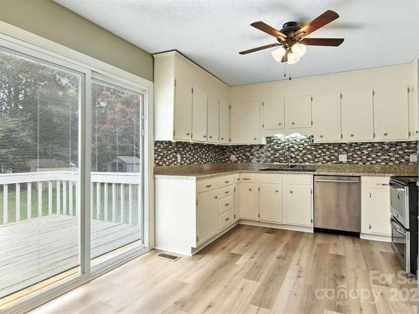 952 30th Street, Conover, NC 28613.  MLS# CAR4283156, YatesRealty ID 35142. 