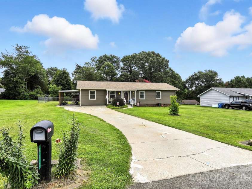 952 30th Street, Conover, NC 28613.  MLS# CAR4283156, YatesRealty ID 35142. 