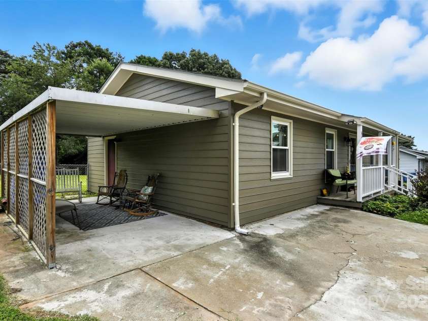 952 30th Street, Conover, NC 28613.  MLS# CAR4283156, YatesRealty ID 35142. 