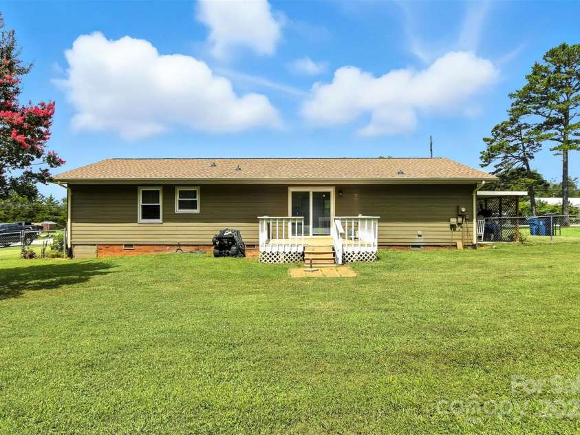 952 30th Street, Conover, NC 28613.  MLS# CAR4283156, YatesRealty ID 35142. 