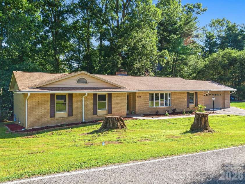 3158 Florida Drive, Hendersonville, NC 28792.  MLS# CAR4398158, YatesRealty ID 35143. 