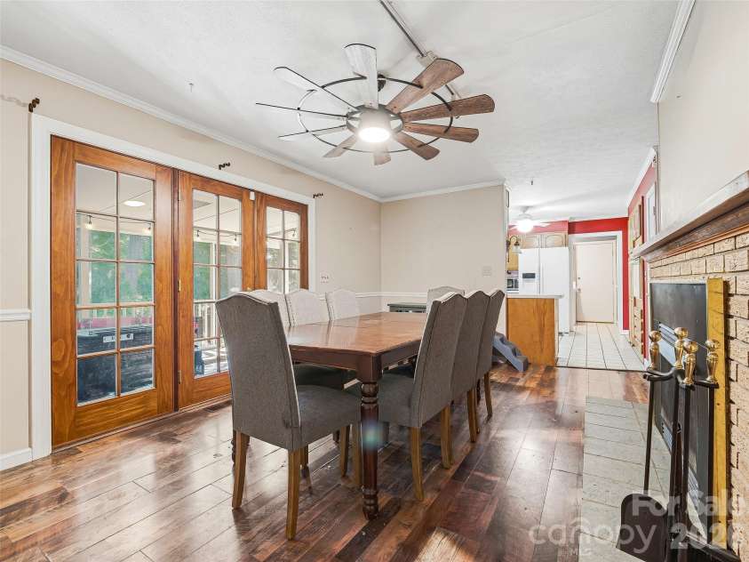 3158 Florida Drive, Hendersonville, NC 28792.  MLS# CAR4398158, YatesRealty ID 35143. 