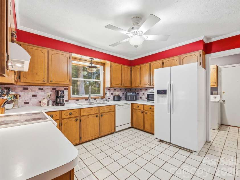 3158 Florida Drive, Hendersonville, NC 28792.  MLS# CAR4398158, YatesRealty ID 35143. 