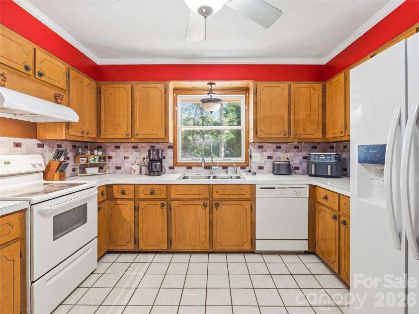 3158 Florida Drive, Hendersonville, NC 28792.  MLS# CAR4398158, YatesRealty ID 35143. 