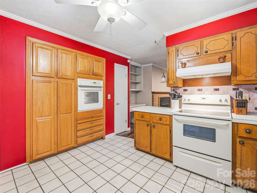 3158 Florida Drive, Hendersonville, NC 28792.  MLS# CAR4398158, YatesRealty ID 35143. 