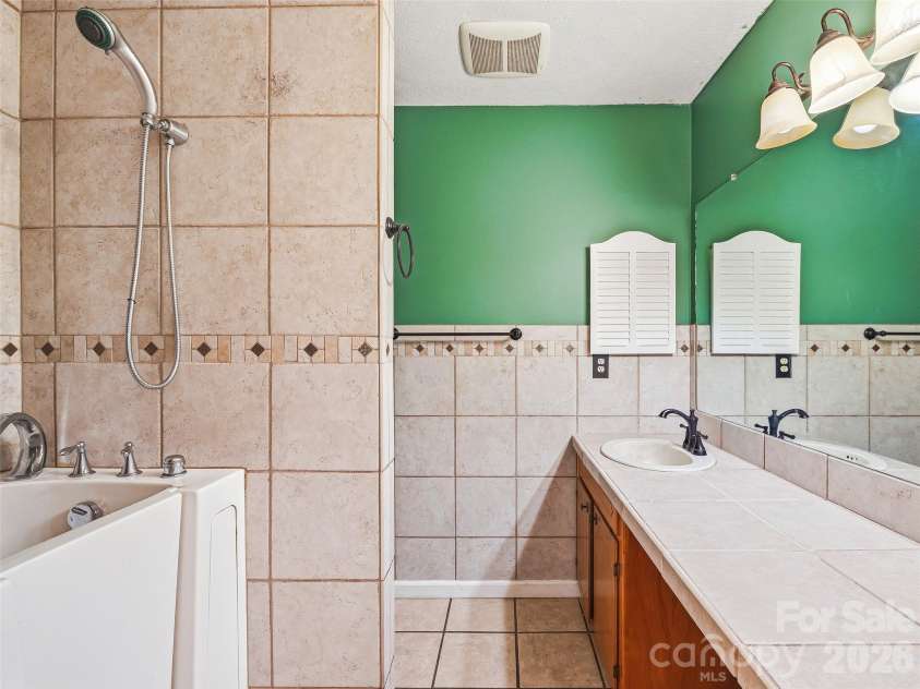 3158 Florida Drive, Hendersonville, NC 28792.  MLS# CAR4398158, YatesRealty ID 35143. 