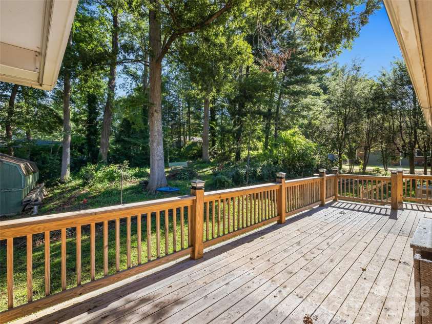 3158 Florida Drive, Hendersonville, NC 28792.  MLS# CAR4398158, YatesRealty ID 35143. 