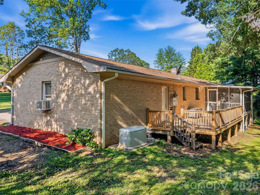 3158 Florida Drive, Hendersonville, NC 28792.  MLS# CAR4398158, YatesRealty ID 35143. 