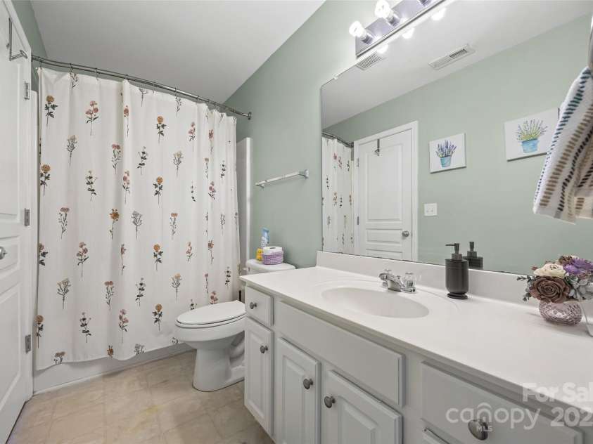 1805 Crabapple Tree Lane, Charlotte, NC 28214.  MLS# CAR4293333, YatesRealty ID 35144. 
