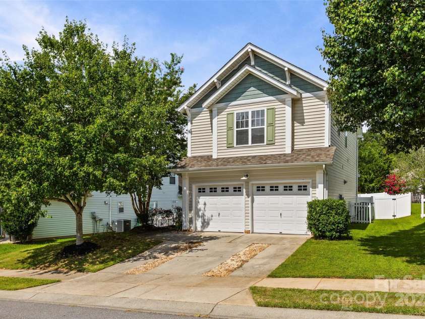 1805 Crabapple Tree Lane, Charlotte, NC 28214.  MLS# CAR4293333, YatesRealty ID 35144. 