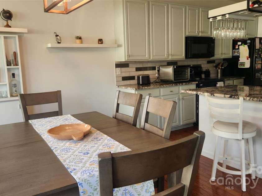 1805 Crabapple Tree Lane, Charlotte, NC 28214.  MLS# CAR4293333, YatesRealty ID 35144. 
