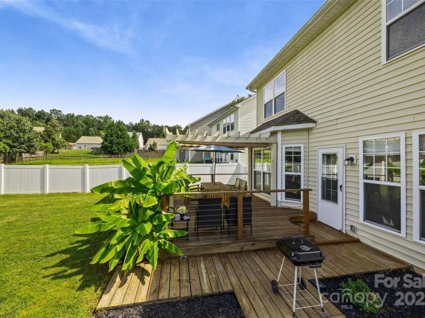 1805 Crabapple Tree Lane, Charlotte, NC 28214.  MLS# CAR4293333, YatesRealty ID 35144. 