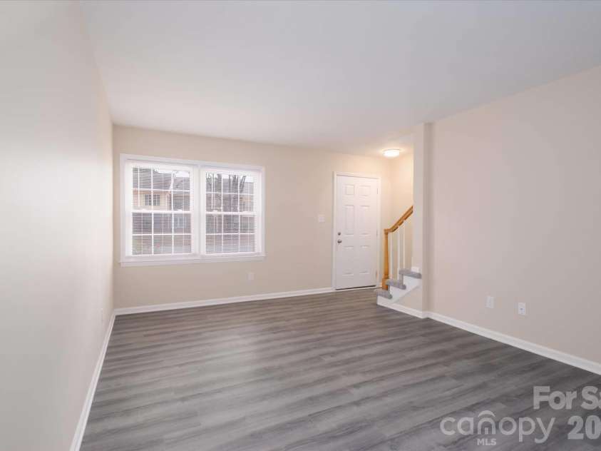 6810 Farmingdale Drive, Charlotte, NC 28212.  MLS# CAR4407486, YatesRealty ID 35144. 