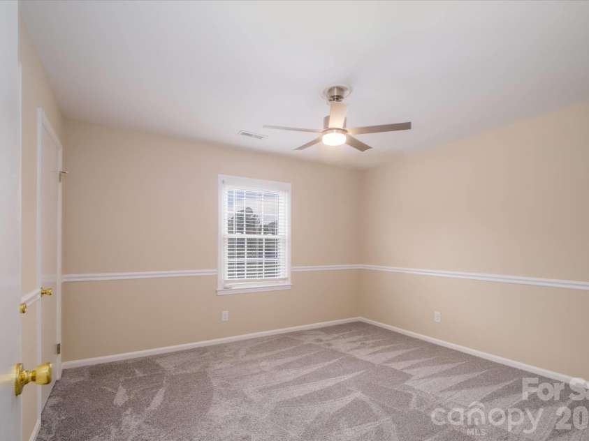 6810 Farmingdale Drive, Charlotte, NC 28212.  MLS# CAR4407486, YatesRealty ID 35144. 