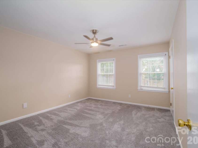 6810 Farmingdale Drive, Charlotte, NC 28212.  MLS# CAR4407486, YatesRealty ID 35144. 
