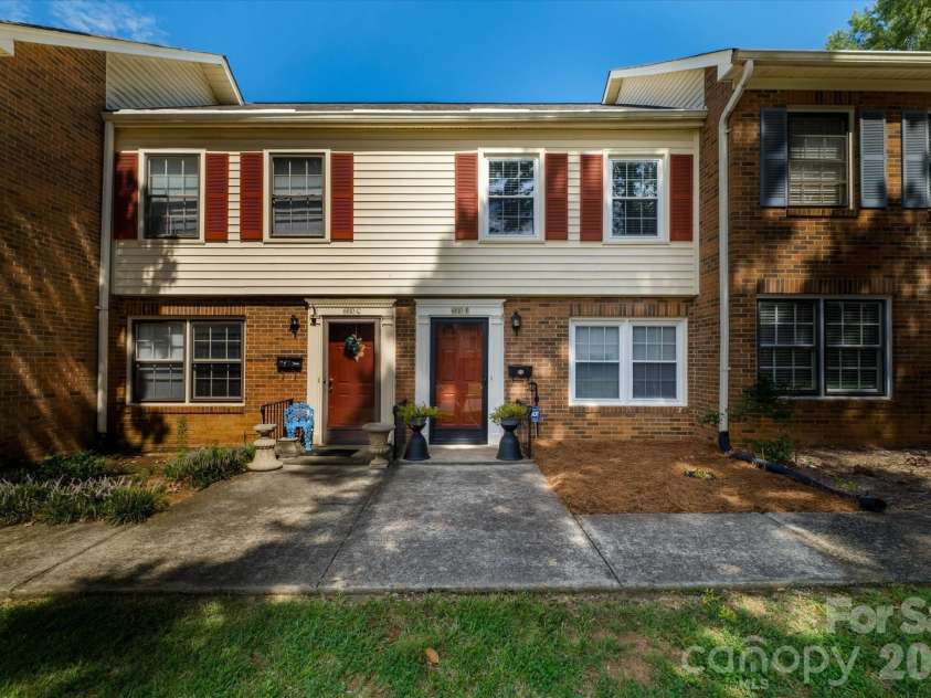 6810 Farmingdale Drive, Charlotte, NC 28212.  MLS# CAR4407486, YatesRealty ID 35144. 