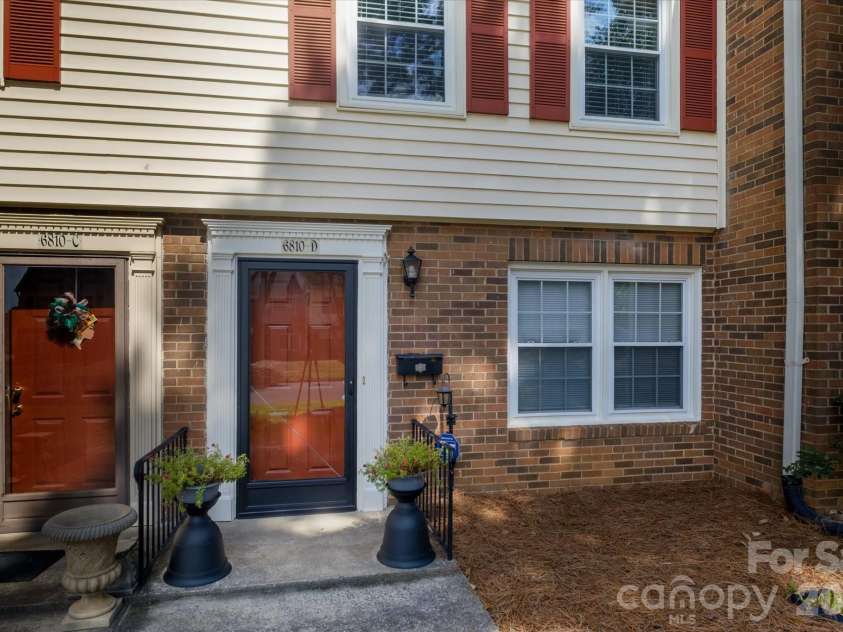 6810 Farmingdale Drive, Charlotte, NC 28212.  MLS# CAR4407486, YatesRealty ID 35144. 