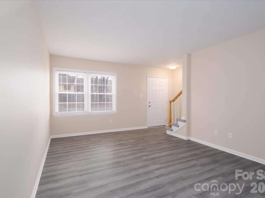 6810 Farmingdale Drive, Charlotte, NC 28212.  MLS# CAR4431960, YatesRealty ID 35144. 