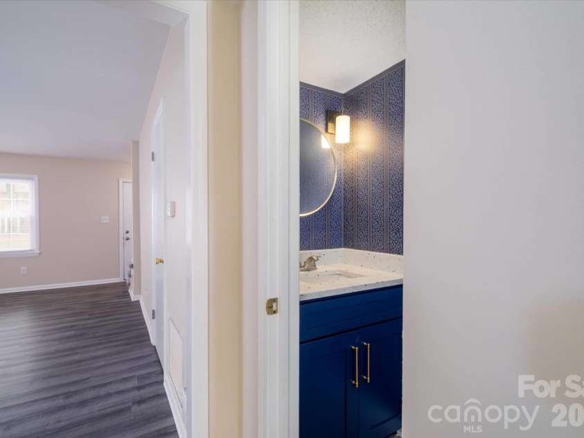 6810 Farmingdale Drive, Charlotte, NC 28212.  MLS# CAR4431960, YatesRealty ID 35144. 