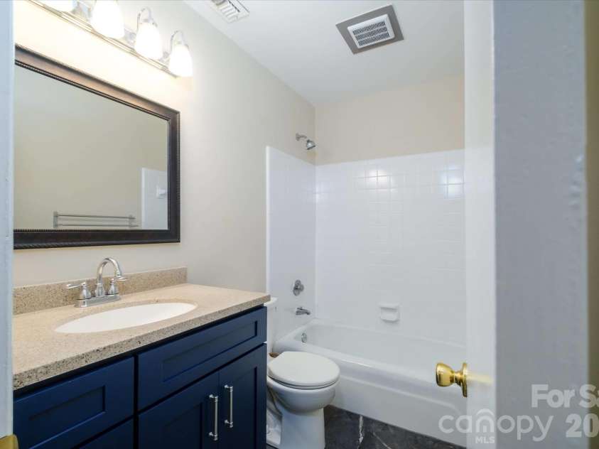 6810 Farmingdale Drive, Charlotte, NC 28212.  MLS# CAR4431960, YatesRealty ID 35144. 