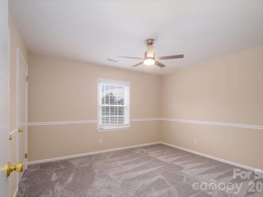 6810 Farmingdale Drive, Charlotte, NC 28212.  MLS# CAR4431960, YatesRealty ID 35144. 