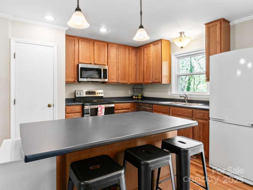 1 Laurel Forest Drive, Horse Shoe, NC 28742.  MLS# CAR4249213, YatesRealty ID 35145. 