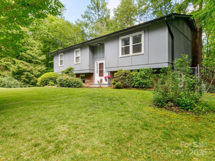 1 Laurel Forest Drive, Horse Shoe, NC 28742.  MLS# CAR4249213, YatesRealty ID 35145. 
