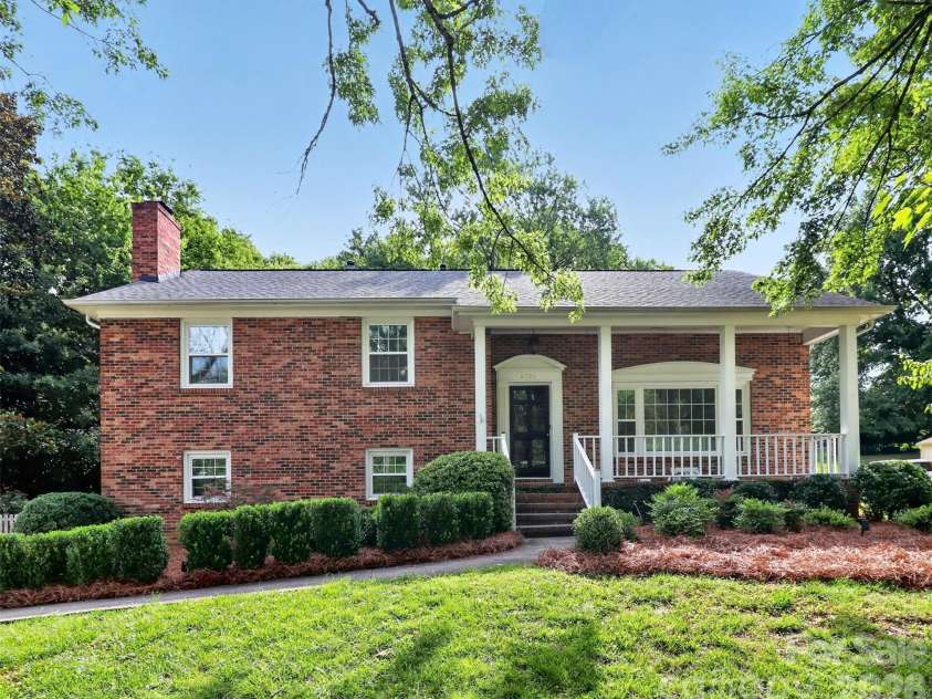 6725 Windyrush Road, Charlotte, NC 28226.  MLS# CAR4395137, YatesRealty ID 35145. 