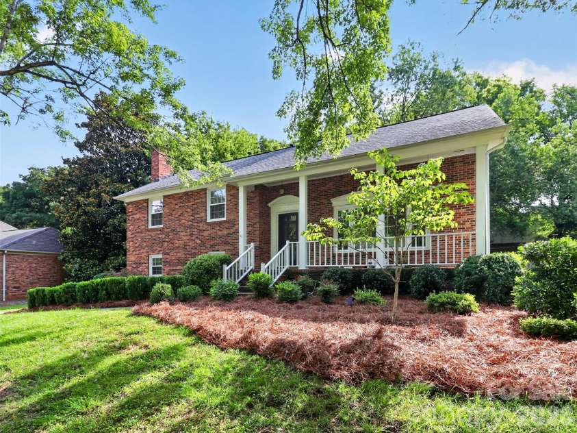 6725 Windyrush Road, Charlotte, NC 28226.  MLS# CAR4395137, YatesRealty ID 35145. 