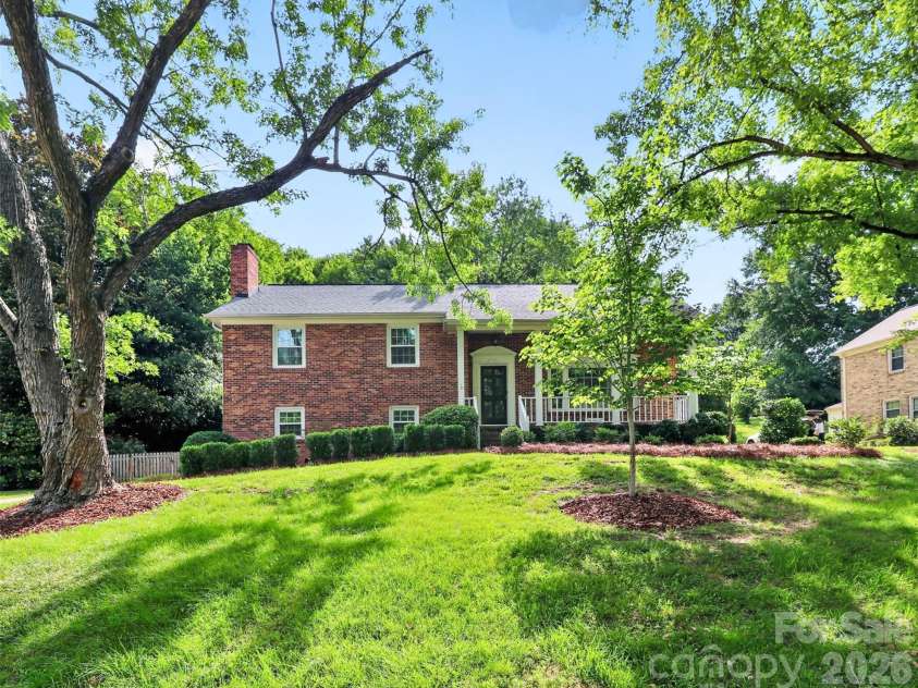 6725 Windyrush Road, Charlotte, NC 28226.  MLS# CAR4395137, YatesRealty ID 35145. 